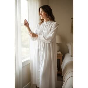 Stunning Vintage Laura Adams White Cotton Maxi Nightgown M